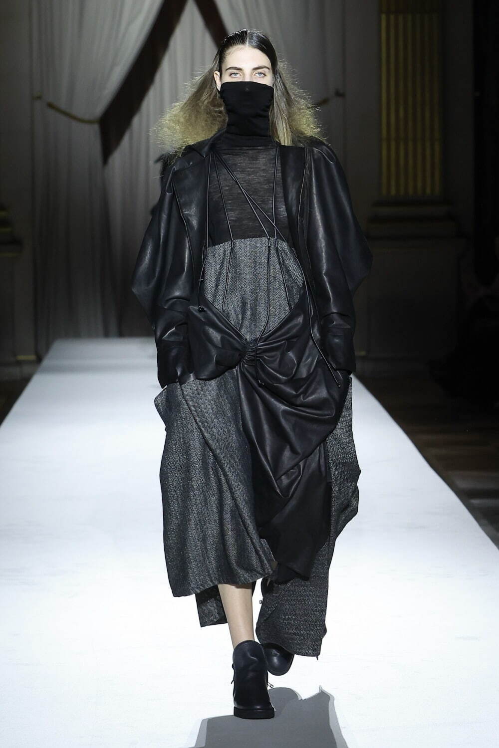 ヨウジヤマモト(Yohji Yamamoto) 2025-26年秋冬ウィメンズコレクション  - 写真2