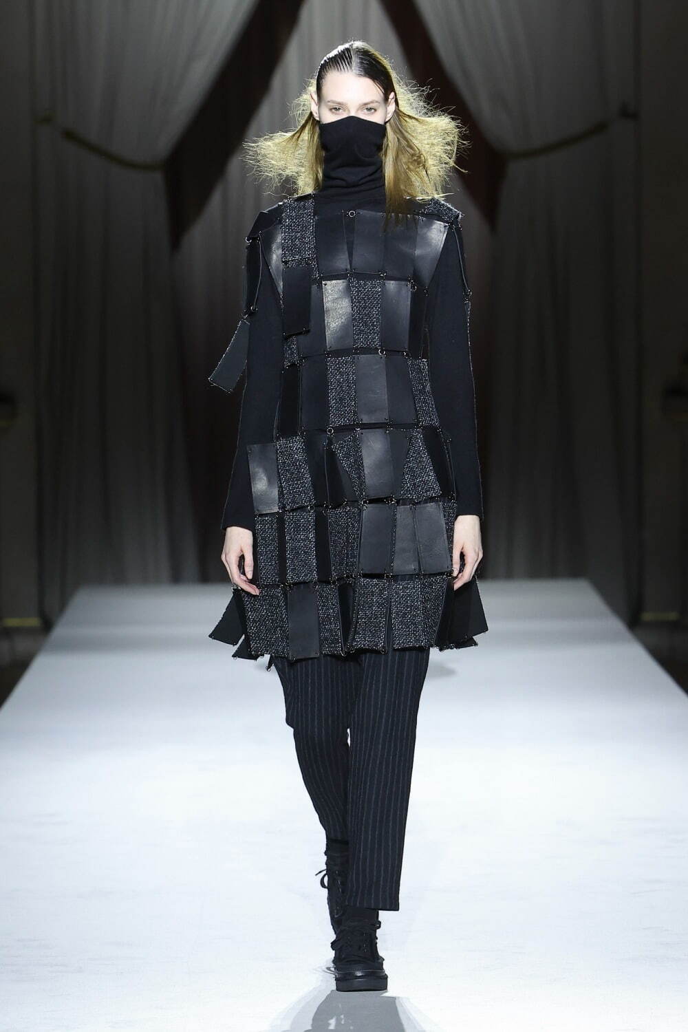 ヨウジヤマモト(Yohji Yamamoto) 2025-26年秋冬ウィメンズコレクション  - 写真12
