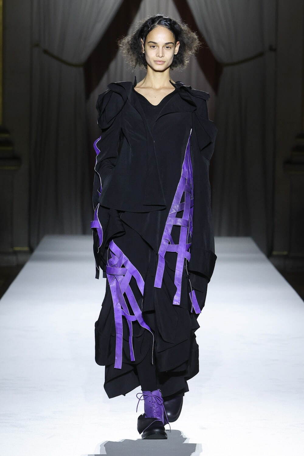 ヨウジヤマモト(Yohji Yamamoto) 2025-26年秋冬ウィメンズコレクション  - 写真21