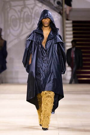 アンドレアス・クロンターラー フォー ヴィヴィアン・ウエストウッド(Andreas Kronthaler for Vivienne Westwood) 2025-26年秋冬ウィメンズ&メンズコレクション  - 写真12