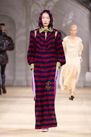 アンドレアス・クロンターラー フォー ヴィヴィアン・ウエストウッド(Andreas Kronthaler for Vivienne Westwood) 2025-26年秋冬ウィメンズ&メンズコレクション  - 写真25