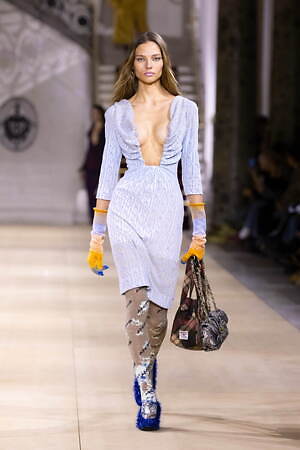 アンドレアス・クロンターラー フォー ヴィヴィアン・ウエストウッド(Andreas Kronthaler for Vivienne Westwood) 2025-26年秋冬ウィメンズ&メンズコレクション  - 写真36