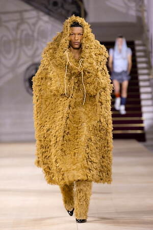 アンドレアス・クロンターラー フォー ヴィヴィアン・ウエストウッド(Andreas Kronthaler for Vivienne Westwood) 2025-26年秋冬ウィメンズ&メンズコレクション  - 写真50