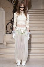 ケンゾー 2025年秋冬ウィメンズコレクション、ウサギの遊び心と無邪気なフェミニティ｜写真5