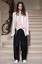 ケンゾー 2025年秋冬ウィメンズコレクション、ウサギの遊び心と無邪気なフェミニティ｜写真10