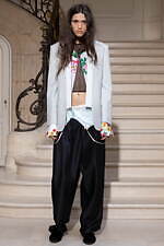 ケンゾー 2025年秋冬ウィメンズコレクション、ウサギの遊び心と無邪気なフェミニティ｜写真12