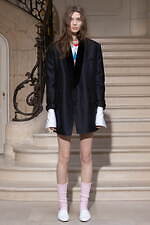 ケンゾー 2025年秋冬ウィメンズコレクション、ウサギの遊び心と無邪気なフェミニティ｜写真14