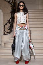 ケンゾー 2025年秋冬ウィメンズコレクション、ウサギの遊び心と無邪気なフェミニティ｜写真18