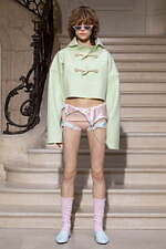 ケンゾー 2025年秋冬ウィメンズコレクション、ウサギの遊び心と無邪気なフェミニティ｜写真20