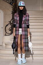 ケンゾー 2025年秋冬ウィメンズコレクション、ウサギの遊び心と無邪気なフェミニティ｜写真25