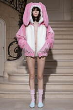 ケンゾー 2025年秋冬ウィメンズコレクション、ウサギの遊び心と無邪気なフェミニティ｜写真27