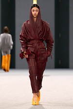 バルマン 2025-26年秋冬ウィメンズコレクション - アフリカとパリの融合｜写真14