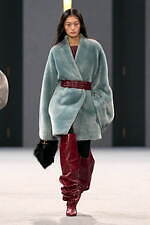 バルマン 2025-26年秋冬ウィメンズコレクション - アフリカとパリの融合｜写真15