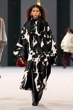 バルマン 2025-26年秋冬ウィメンズコレクション - アフリカとパリの融合｜写真16