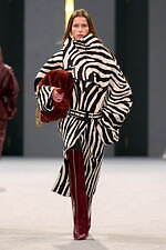 バルマン 2025-26年秋冬ウィメンズコレクション - アフリカとパリの融合｜写真20