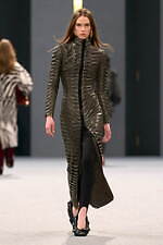 バルマン 2025-26年秋冬ウィメンズコレクション - アフリカとパリの融合｜写真26