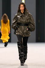 バルマン 2025-26年秋冬ウィメンズコレクション - アフリカとパリの融合｜写真30