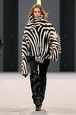 バルマン 2025-26年秋冬ウィメンズコレクション - アフリカとパリの融合｜写真35