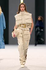 バルマン 2025-26年秋冬ウィメンズコレクション - アフリカとパリの融合｜写真43