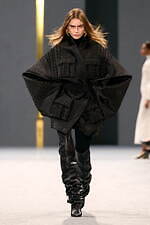 バルマン 2025-26年秋冬ウィメンズコレクション - アフリカとパリの融合｜写真51