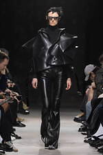 ジュンヤ ワタナベ 2025年秋冬コレクション - "服らしさ”を切り離す非現実的な服作り｜写真2