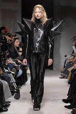 ジュンヤ ワタナベ 2025年秋冬コレクション - "服らしさ”を切り離す非現実的な服作り｜写真5