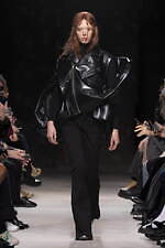 ジュンヤ ワタナベ 2025年秋冬コレクション - "服らしさ”を切り離す非現実的な服作り｜写真6