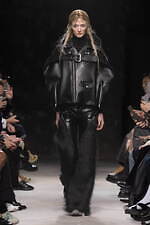 ジュンヤ ワタナベ 2025年秋冬コレクション - "服らしさ”を切り離す非現実的な服作り｜写真8