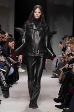 ジュンヤ ワタナベ 2025年秋冬コレクション - "服らしさ”を切り離す非現実的な服作り｜写真9