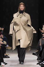 ジュンヤ ワタナベ 2025年秋冬コレクション - "服らしさ”を切り離す非現実的な服作り｜写真14