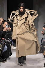 ジュンヤ ワタナベ 2025年秋冬コレクション - "服らしさ”を切り離す非現実的な服作り｜写真15