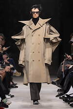 ジュンヤ ワタナベ 2025年秋冬コレクション - "服らしさ”を切り離す非現実的な服作り｜写真16