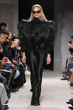 ジュンヤ ワタナベ 2025年秋冬コレクション - "服らしさ”を切り離す非現実的な服作り｜写真19