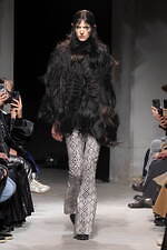 ジュンヤ ワタナベ 2025年秋冬コレクション - "服らしさ”を切り離す非現実的な服作り｜写真21