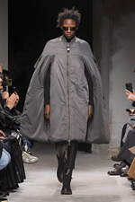 ジュンヤ ワタナベ 2025年秋冬コレクション - "服らしさ”を切り離す非現実的な服作り｜写真25