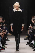 ジュンヤ ワタナベ 2025年秋冬コレクション - "服らしさ”を切り離す非現実的な服作り｜写真28