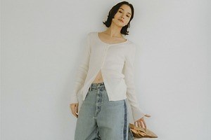 サロン アダム エ ロペ×クロの“ハイウエスト”デニム、ウォッシュ加工で濃淡サイドラインを表現