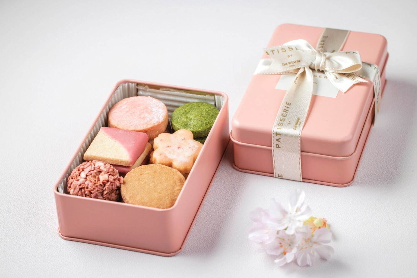 ルビーチョコレート｜ウェスティンホテル東京「淡い春色」クッキー缶、桜の花びら型＆ほろほろ食感の桜スノーボールなど