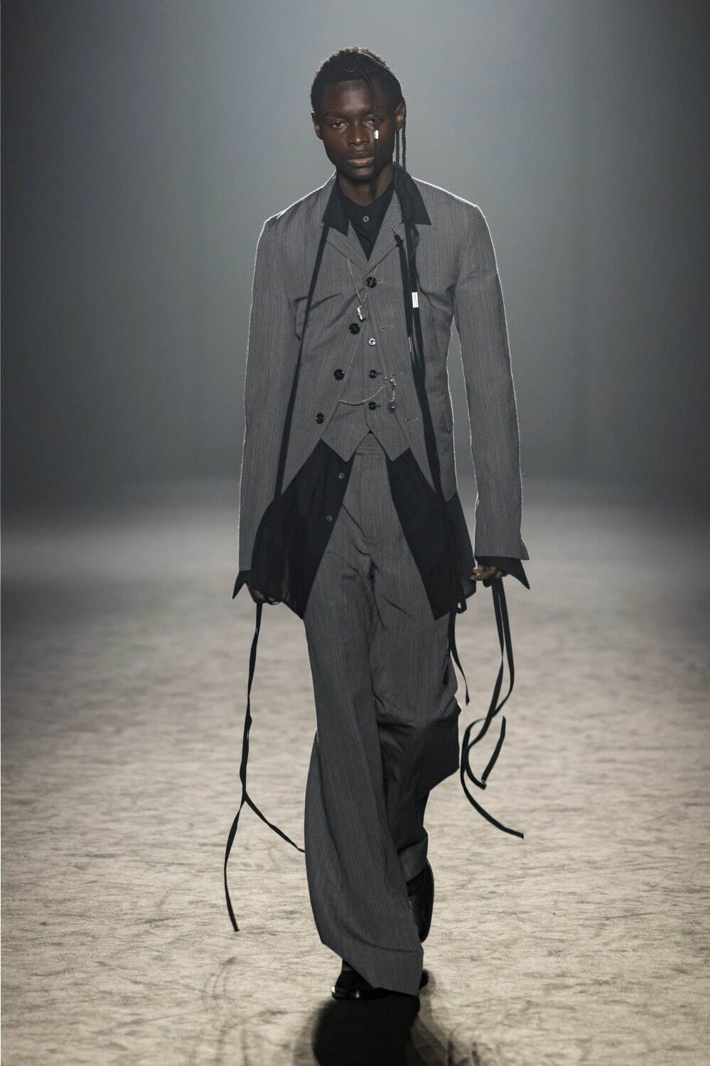 アン ドゥムルメステール(ANN DEMEULEMEESTER) 2025-26年秋冬ウィメンズコレクション  - 写真13