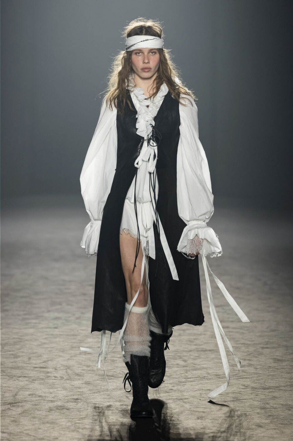 アン ドゥムルメステール(ANN DEMEULEMEESTER) 2025-26年秋冬ウィメンズコレクション  - 写真14