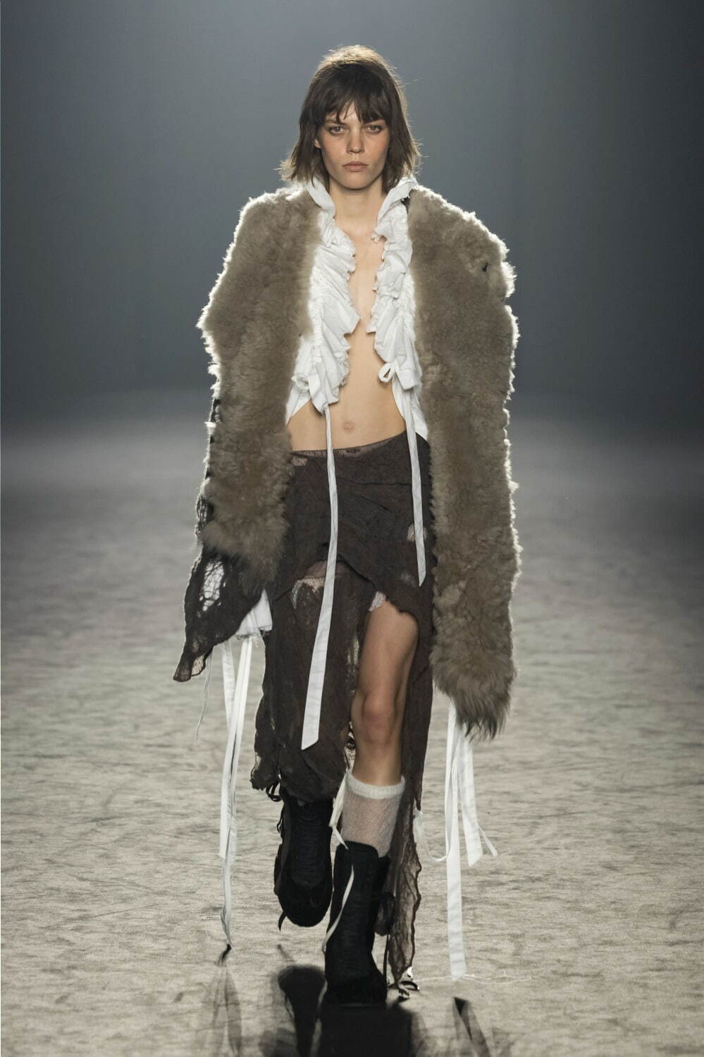 アン ドゥムルメステール(ANN DEMEULEMEESTER) 2025-26年秋冬ウィメンズコレクション  - 写真18