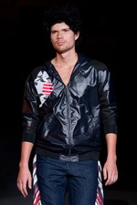 荒々しさ、男らしさを巧みに表現！yoshio kubo（ヨシオクボ）の2011年春夏コレクション｜写真14