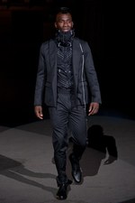 荒々しさ、男らしさを巧みに表現！yoshio kubo（ヨシオクボ）の2011年春夏コレクション｜写真18