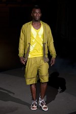 荒々しさ、男らしさを巧みに表現！yoshio kubo（ヨシオクボ）の2011年春夏コレクション｜写真33