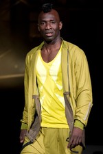 荒々しさ、男らしさを巧みに表現！yoshio kubo（ヨシオクボ）の2011年春夏コレクション｜写真34