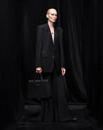 バレンシアガ 2025年冬コレクション - ドレスコードの再考と挑戦｜写真4