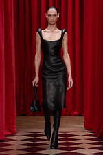 マリーン・セル 2025-26年秋冬コレクション - 幻想と現実の狭間、力強く官能的な装い｜写真3