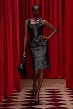 マリーン・セル 2025-26年秋冬コレクション - 幻想と現実の狭間、力強く官能的な装い｜写真4