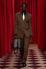 マリーン・セル 2025-26年秋冬コレクション - 幻想と現実の狭間、力強く官能的な装い｜写真16