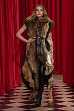 マリーン・セル 2025-26年秋冬コレクション - 幻想と現実の狭間、力強く官能的な装い｜写真22